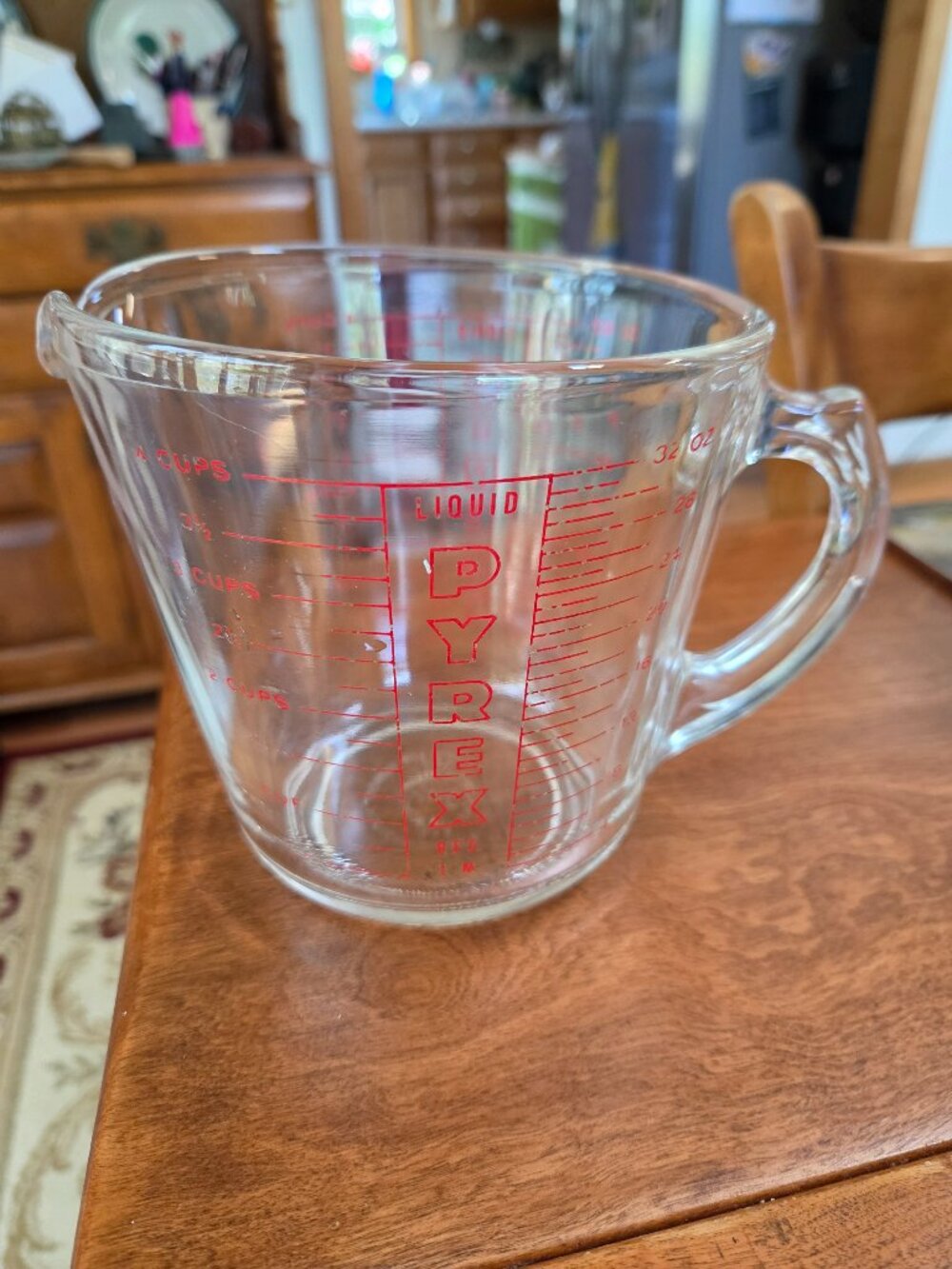 vintage Pyrex 4 cup measuring cup classic red lettering